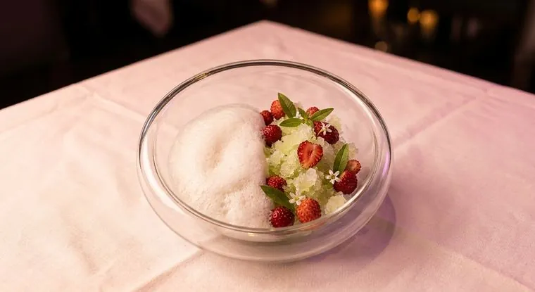 Fresitas con granizado y espuma